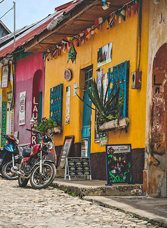 GUATEMALA FLORES | GUATEMALA