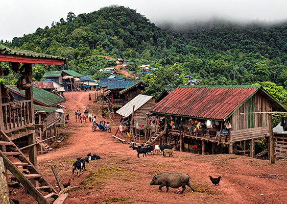 AKHA VILLAGE | LAOS